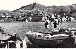 66 - COLLIOURE Fort St Elme Et La Balette (barque De Pêche) - CPSM Dentelée N/B Village Format CPA 1961 - Pyrenées O. - Collioure