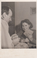 Man & Woman Playing Cards Bellot Real Photo Postcard 1930s - Cartes à Jouer
