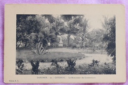 C. P. A. : Dahomey : COTONOU : Le Monument Des Combattants - Dahomey