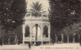 ALGERIE , Cpa  BLIDA , 11 , Le Kiosque Et La Place D'Armes  (14240) - Blida