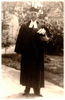 Photo Originale Portrait D'un Prêtre Protestant & Ses Manuels Religieux En Mains Vers 1940/50. - Professions