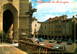 VILLEFRANCHE DE ROUERGUE Place Notre Dame ( Voitures)    12  (Recto-verso) - Villefranche De Rouergue