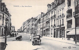 55 - VERDUN : Rue Saint Pierre ( Automobile En Bon 1er Plan ) CPA - Meuse - Verdun