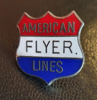 Insigne De Veste émail Type Pin's Années 80 De Fabricant De Train Jouet électrique "American Flyer Lines" - Sonstige & Ohne Zuordnung