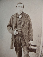 Photo CDV Rideau à Cherbourg - Homme En Pied, Haut De Forme, Mr Denis Moulin, Sec. Emp Ca 1865 L609A - Oud (voor 1900)