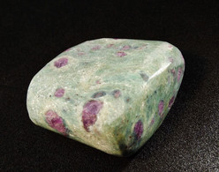 Natural Fuchsite With Ruby Polished Cabochon ( 2.5 X 2.5 X 1 Cm ) Kodagu - India - Minéraux