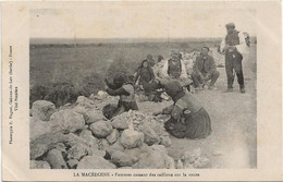 22- 9 - 2889 Macédoine - Femmes Cassant Des Cailloux Sur La Route - Mazedonien