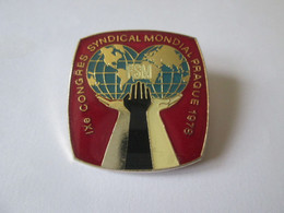 Insigne IXe Congres Syndical Mondial Prague 1978,d=31x30 Mm/Prague 1978 World Trade Union 9th Congress Badge,s=31x30 Mm - Associations
