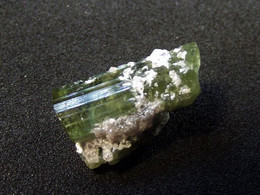 Tourmaline With Lepidolite ( 1.6 X 1  X 0.5 Cm ) Cruzeiro Mine - Minas Gerais - Brazil - Minéraux