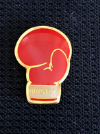 Pin's - Gant De Boxe - Bristol - Boxing