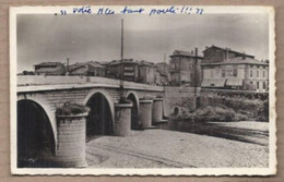 CPSM 30 - ALES - Le Pont Vieux - TB PLAN EDIFICE Et Perspective Vers Centre Ville + Publicité HUILES RENAULT 1950 - Alès