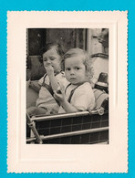 Photo Originale St Ouen 1953 -enfants Dans Vieux Landau - Persone Anonimi