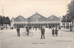 CPA France - Orléans - La Gare - Animée - Vélo - Chien - Calèche - Cheval - Orleans