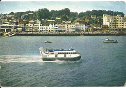 MODERN SIZED POSTCARD - HOVERCRAFT BETWEEN COWES AND SOUTHAMPTON - 1968 - Cowes