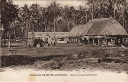 PC OCEANIA, UNE ÉCOLE EN CONSTRUCTION, Vintage Postcard (b44291) - Papouasie-Nouvelle-Guinée