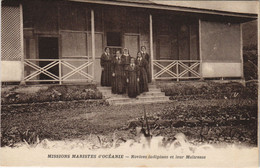 PC OCEANIA, NOVICES INDIGÉNES ET LEUR MAITRESSE, Vintage Postcard (b44293) - Papouasie-Nouvelle-Guinée