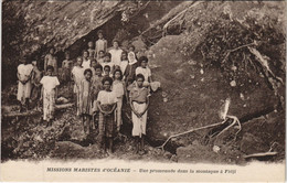PC OCEANIA, UNE PROMENADE DANS LA MONTAGNE, Vintage Postcard (b44292) - Papouasie-Nouvelle-Guinée
