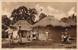PC TRINIDAD, VILLAGE SCENE, Vintage Postcard (b44161) - Trinidad