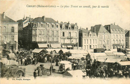 Cholet * La Place Travot Un Samedi , Jour De Marché * Foire Marchands * Café ROCHARD * Café Du Théâtre - Cholet