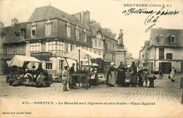 Pontivy * Le Marché Aux Légumes Et Aux Fruits * Place égalité * Foire Marchands * Pharmacie Centrale - Pontivy