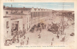 69-VENISSIEUX- LES USINES BERLIET- SORTIES DES ATELIERS SUR LA GRANDE-ALLEE - Vénissieux