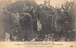 77-MELUN- CATASTROPHE DU 4 NOV 1913- LA RAPIDE N°2 DE MARSEILLE LA RECHERCHE DES LETTRE TOMBEES DU WAGON-POSTE - Melun