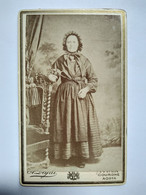Photographie CDV  Vieille Femme Italienne - Photo De Angelo Leydi , IVREA - TBE - Ancianas (antes De 1900)