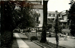 Vichy * Hôtel LES LILAS * Un Coin Du Parc - Vichy