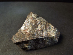 Bustamite In Matrix ( 5 X 4.5 X 3 Cm ) Långban Mine - , Filipstad - Värmland - Sweden - Minéraux