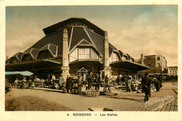 Soissons * Place Et Les Halles * Foire Marché - Soissons