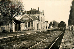 Jonzac * Vue Sur La Gare De La Commune * Ligne Chemin De Fer * Le Train - Jonzac