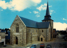 Vaiges * La Place De L'église Du Village - Autres & Non Classés