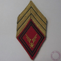 Insigne Losange Modèle 1945, Grade De Chef De L'Aviation Légère Armée De Terre (Maréchal Des Logis/Sergent) - Ecussons Tissu