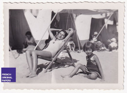 Plage Sables D'Olonne 1938 Vendée Jolie Photo Snapshot 8,5x6cm Femme Fille Maillot De Bain Vintage Demi-nue Bikini A82-4 - Pin-Ups