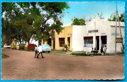 CPSM BOBO-DIOULASSO (Haute-Volta) Burkina Faso - Quartier Commerçant (Coiffeur) Rue Duboc - Burkina Faso