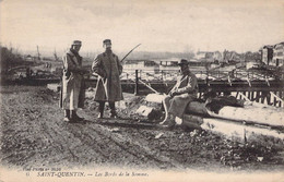 CPA - 02 - SAINT QUENTIN - Les Bords De La Somme - Trois Hommes Discutent - Levy Fils - Saint Quentin