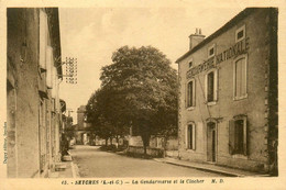 Seyches * La Gendarmerie Nationale Et Le Clocher De L'église Du Village - Other & Unclassified