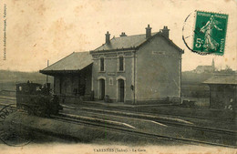 Varennes * La Gare * Train Locomotive Machine * Ligne Chemin De Fer Indre - Other & Unclassified