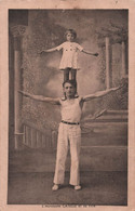 CPA Cirque  - équilibriste - L'acrobate Catelle Et Sa Fille - Photo Dupont  - Harnes - Zirkus