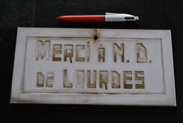Ancienne Plaque En Marbre Merci à N.D. De Lourdes Souvenir Du Pèlerinage Objet Religieux Religiosa Rare Notre Dame - Religion & Esotericism