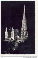 WIEN -  STEPHANSDOM     Bei Nacht     1954, 1 S Trachtenmarke - Stephansplatz