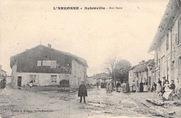 CPA France - Meuse - L Argonne - Aubréville - Rue Basse - Animée - Chiens - Affiches Publicitaires - Juin 1919 - Otros & Sin Clasificación