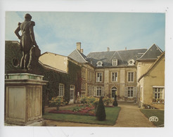 Chateauroux : Le Château Bertand Fin XVIIIè S. Devenu Musée En 1921 (cp Vierge N°6123 Roussel) Statue Monument - Chateauroux