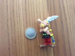 Figurine "ASTERIX" (N.O. TOYS 1996) GOSCINNY - UDERZO (hauteur : 6 Cm) - Asterix & Obelix