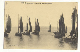 29/ CPA - Douarnenez - La Baie Et Bateaux Sardiniers - Douarnenez