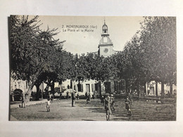 MONTAUROUX - La Place Et La Mairie - Montauroux