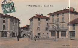 L'ALBENC (Isère) - Grande Rue - Café De La Place, Fontaine - Tirage Couleurs - L'Albenc