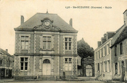 Ste Suzanne * La Place De La Mairie * Café - Sainte Suzanne