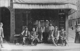 PARIS- CARTE-PHOTO- CAFE A LA RENOMMEE DES VINS - VOIR VIEUX INVALIDES DE GUERRE - Autres & Non Classés