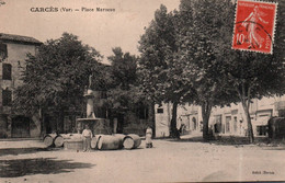 83 / CARCES / PLACE MARCEAU / TONNEAUX A LA FONTAINE - Carces